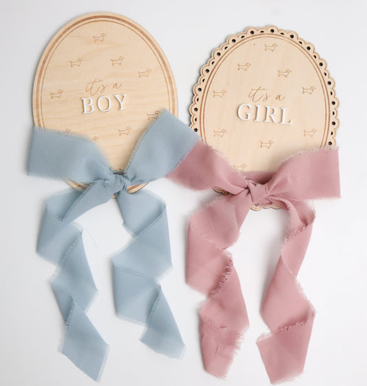 Dachshund Wooden Baby Annoucement - It’s a Girl Scalloped